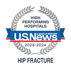 Logotipo del premio a los hospitales de alto rendimiento por fractura de cadera de US News