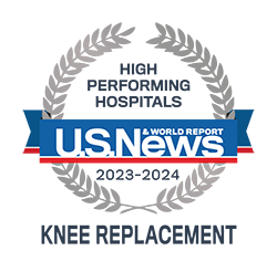 Logotipo del premio a los hospitales de alto rendimiento sobre reemplazo de rodilla de US News